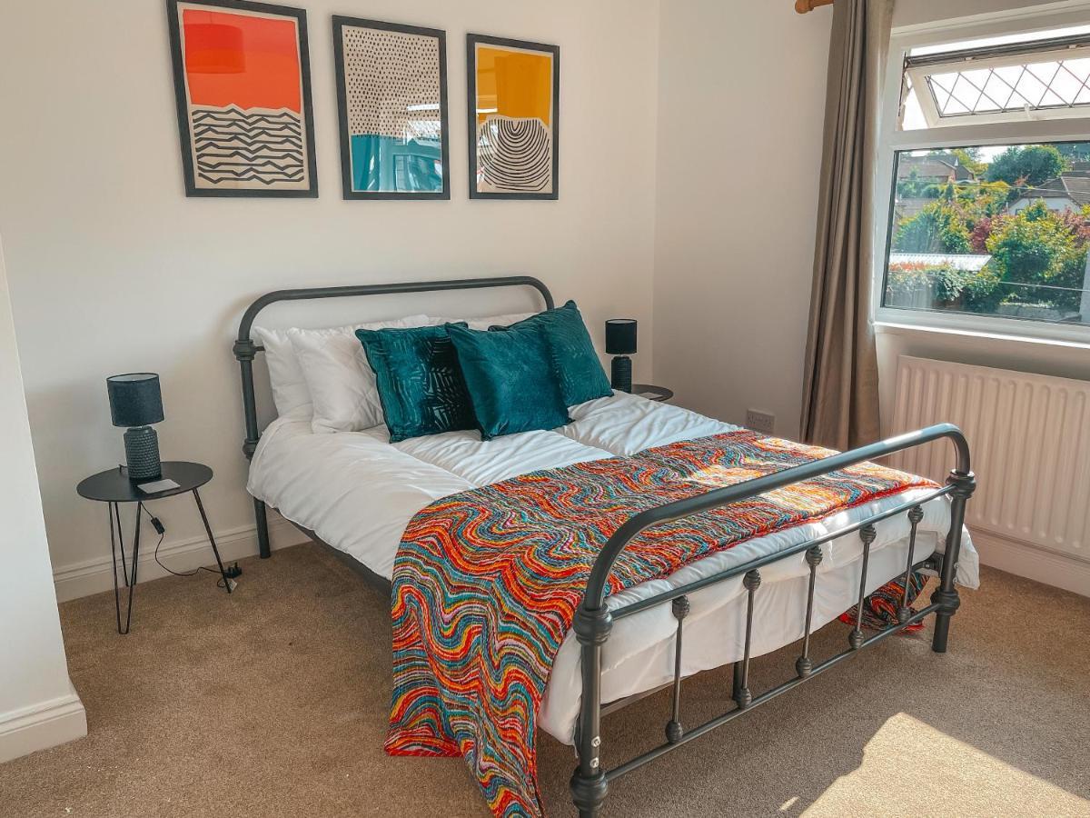 Staybynumbers - Spacious Three Bed House Royal Hillsborough Dış mekan fotoğraf