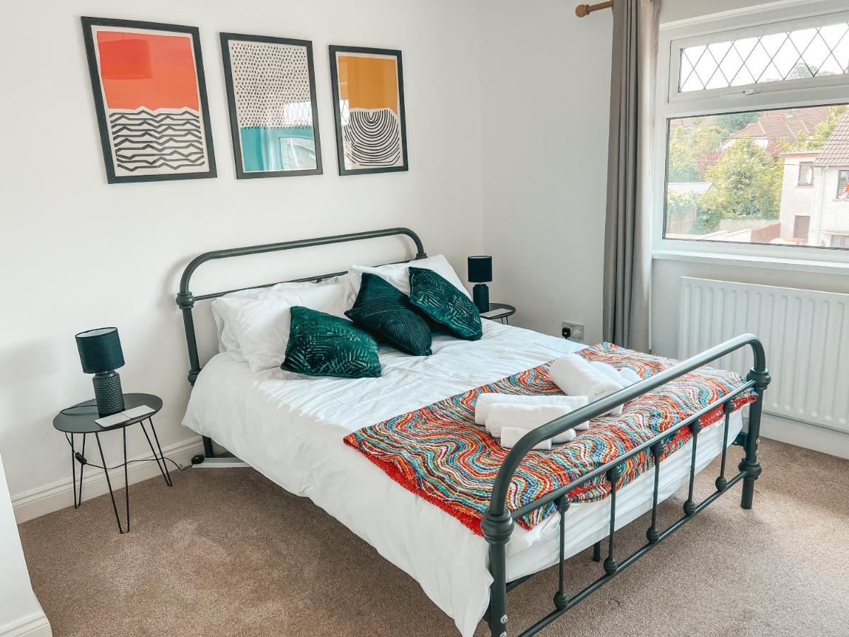 Staybynumbers - Spacious Three Bed House Royal Hillsborough Dış mekan fotoğraf
