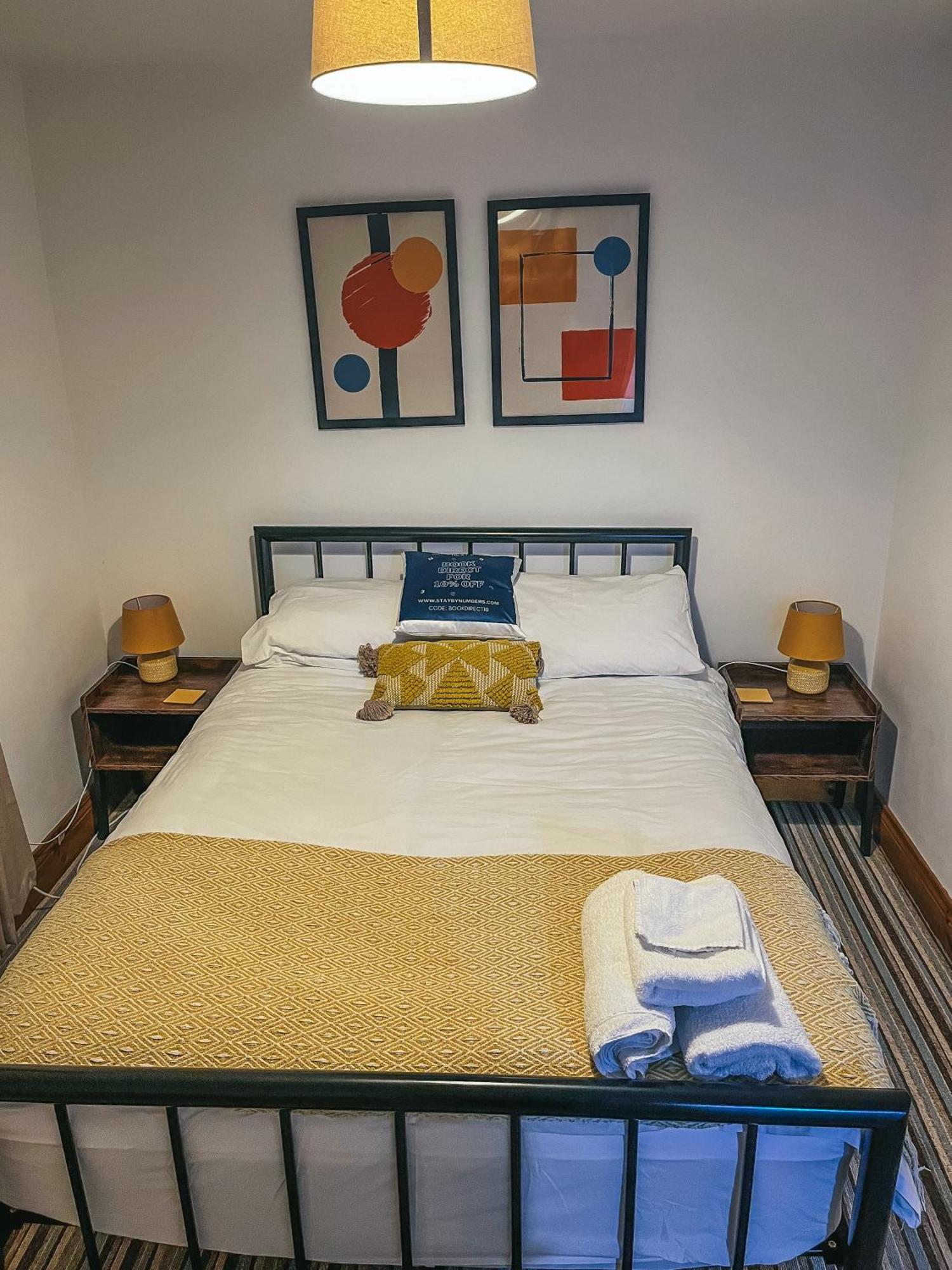 Staybynumbers - Spacious Three Bed House Royal Hillsborough Dış mekan fotoğraf